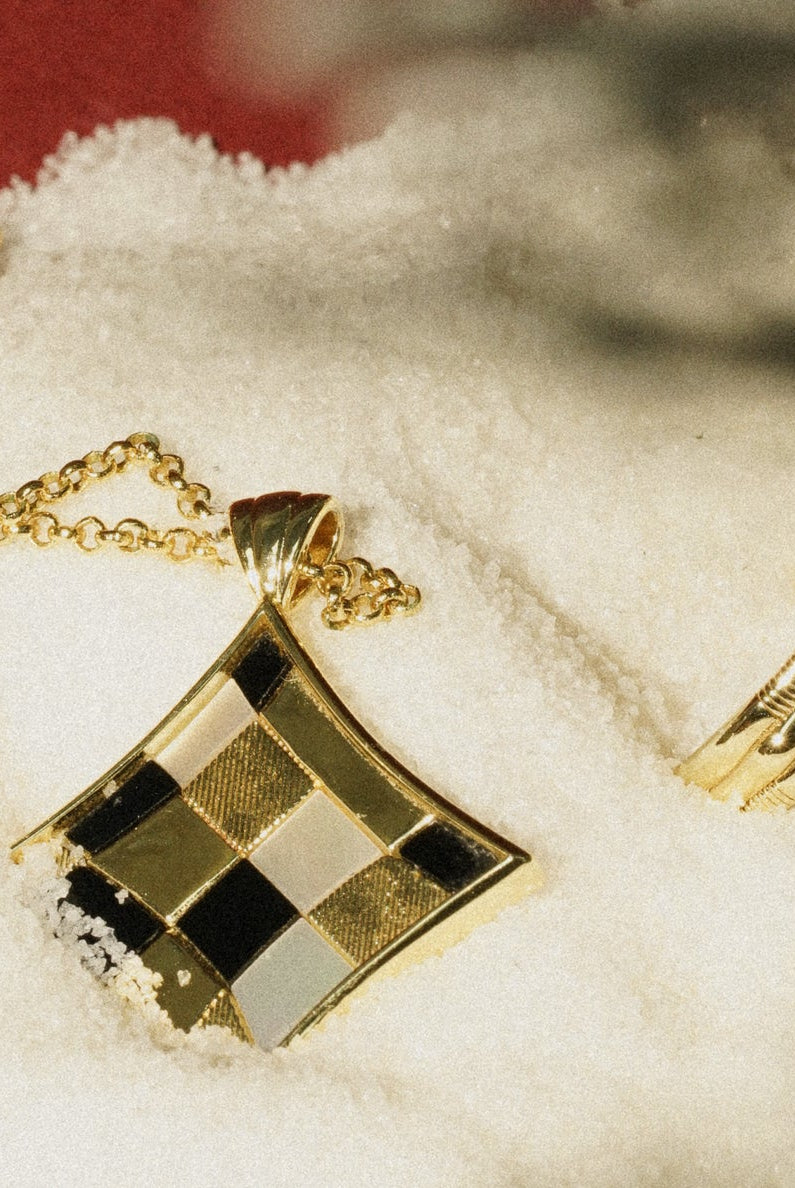 THE SNOW KEPT A SECRET- PART III - Stanza