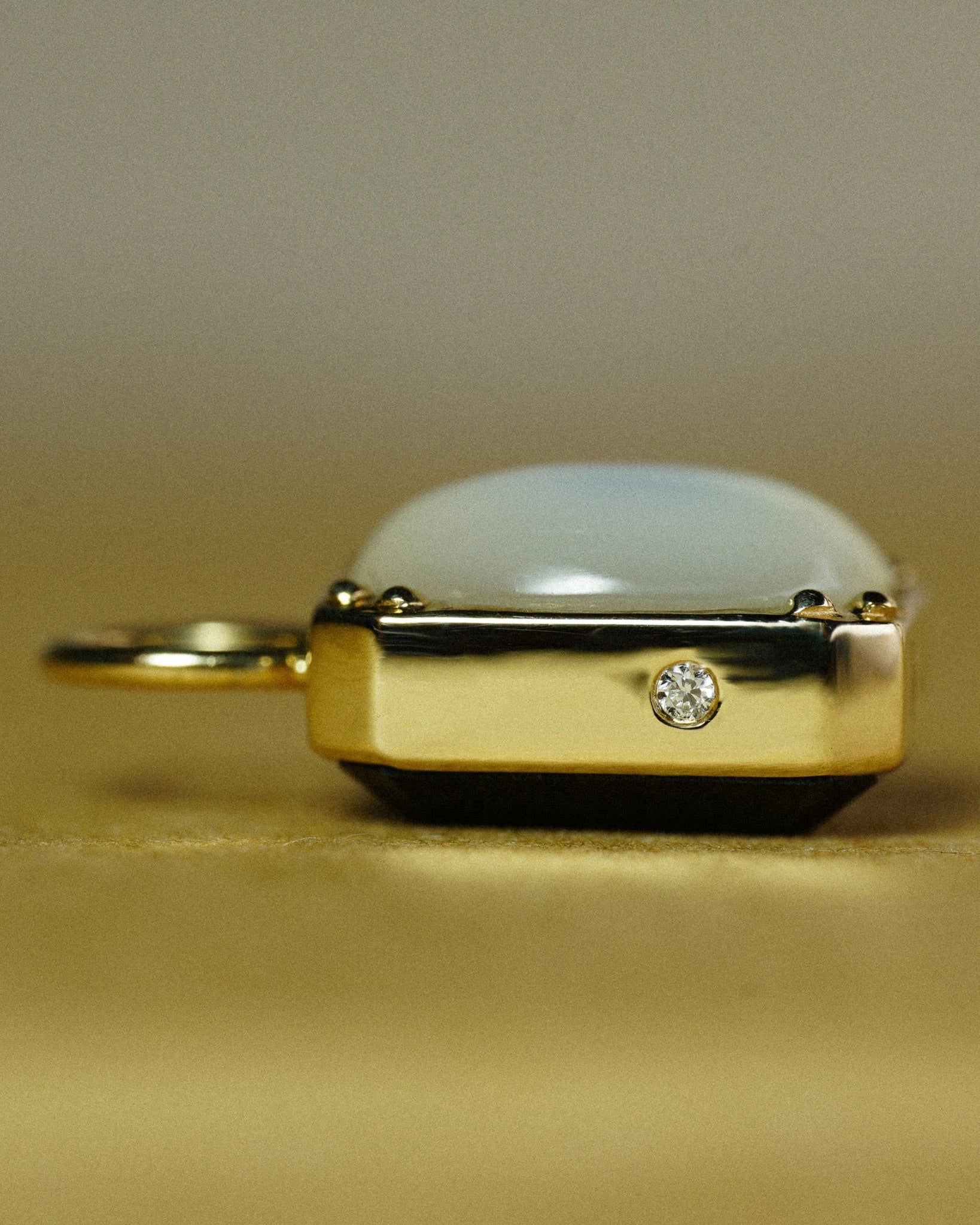 Shadowlight Hoop Charm - 14k gold - Stanza - 7