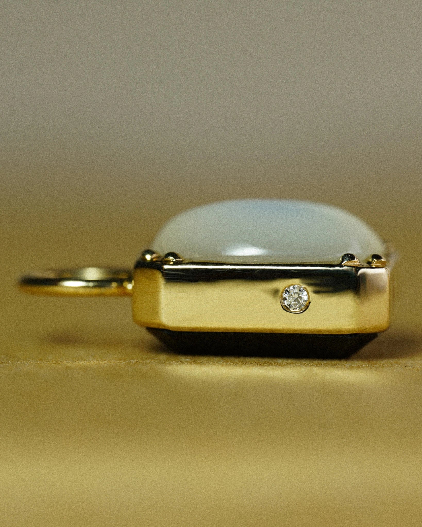 Shadowlight Hoop Charm - 14k gold - Stanza - 7