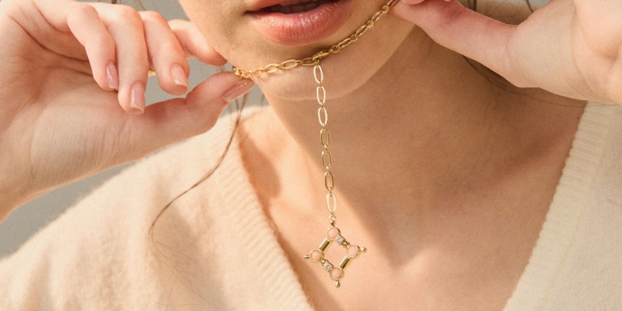 stanza soft frame necklace
