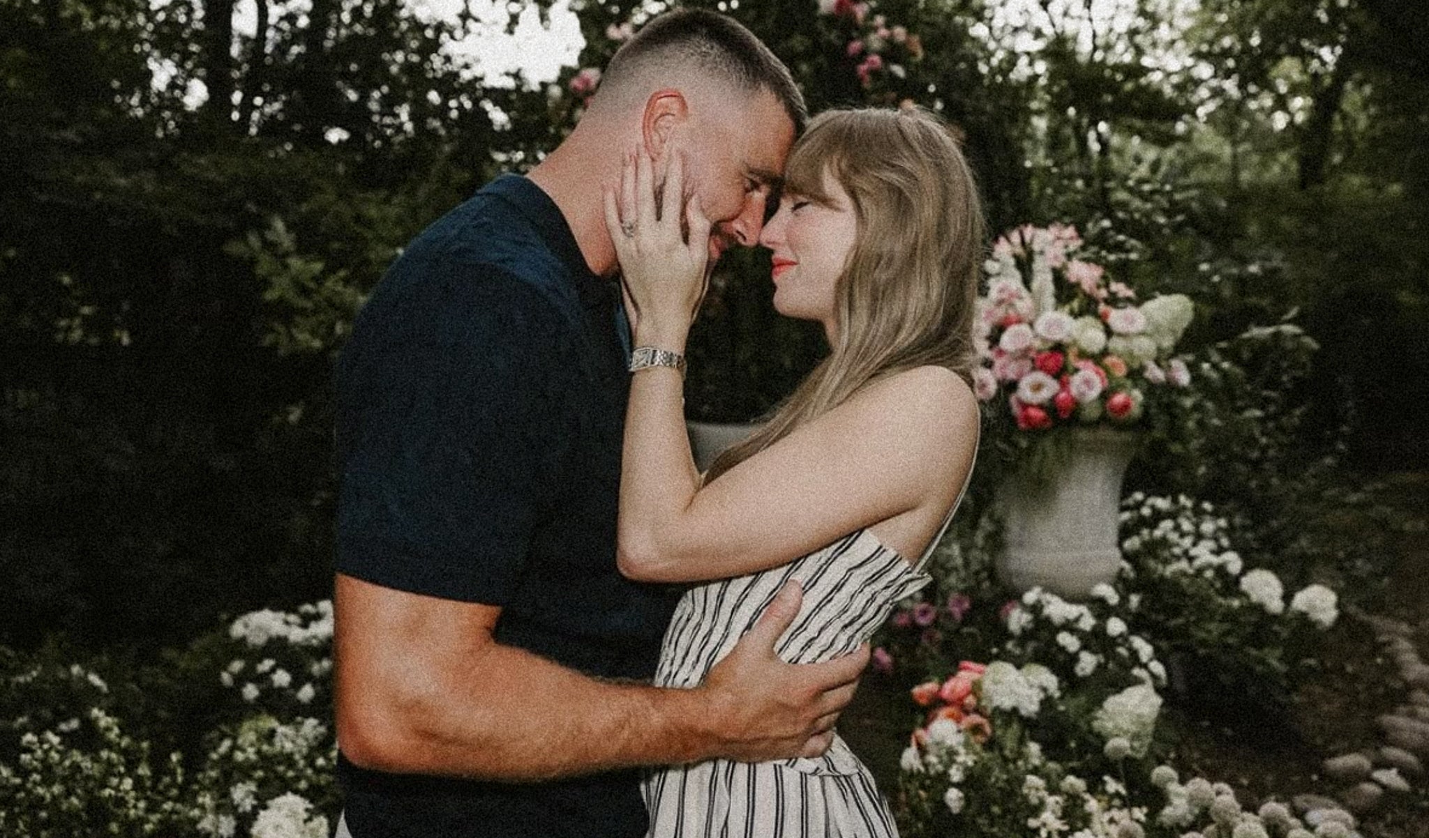 Everything You Need to Know About Taylor Swift’s Ring (and Her Jewelry Obsession) - Stanza