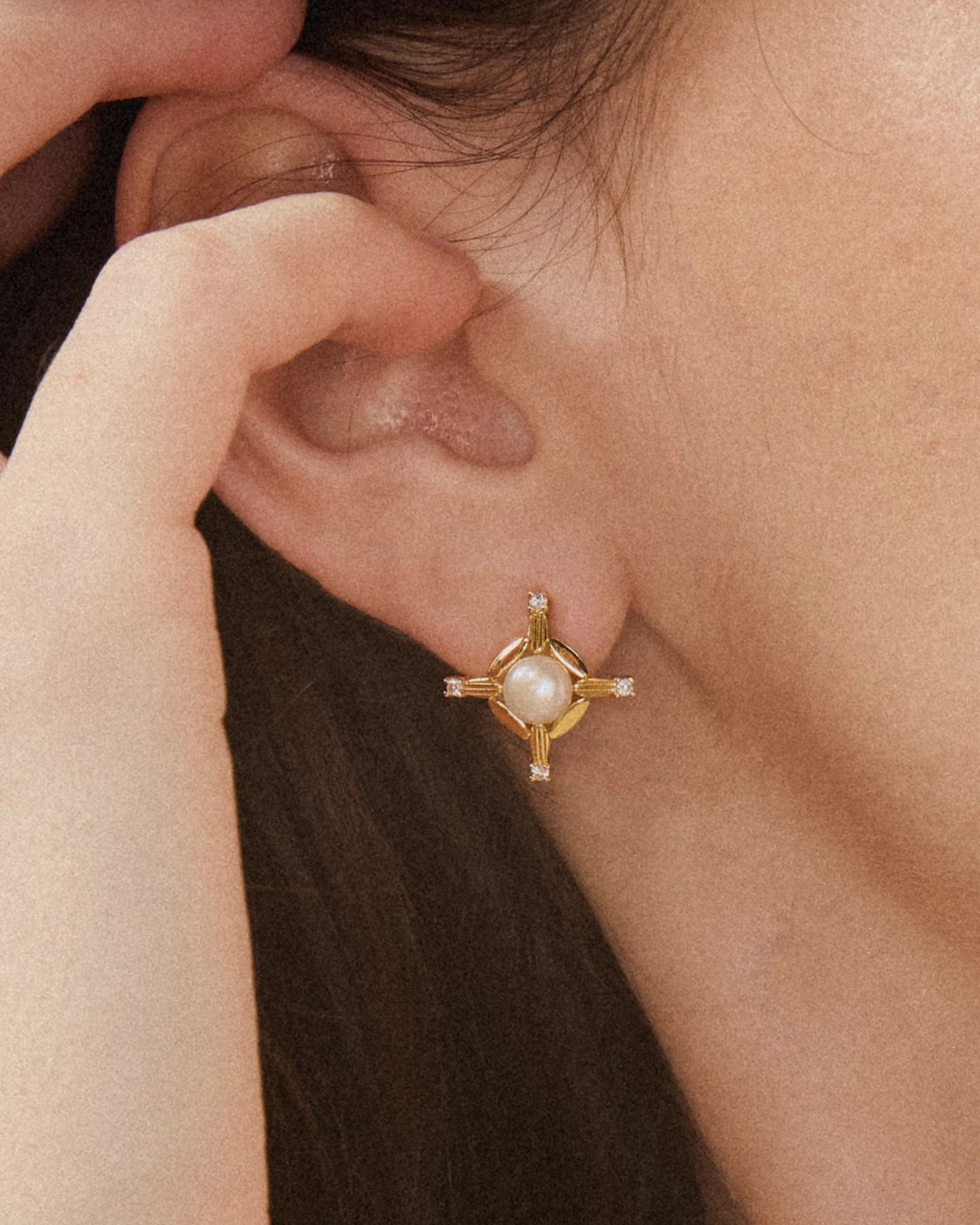Compass Pearl Studs - Gold Plated - Stanza - 2