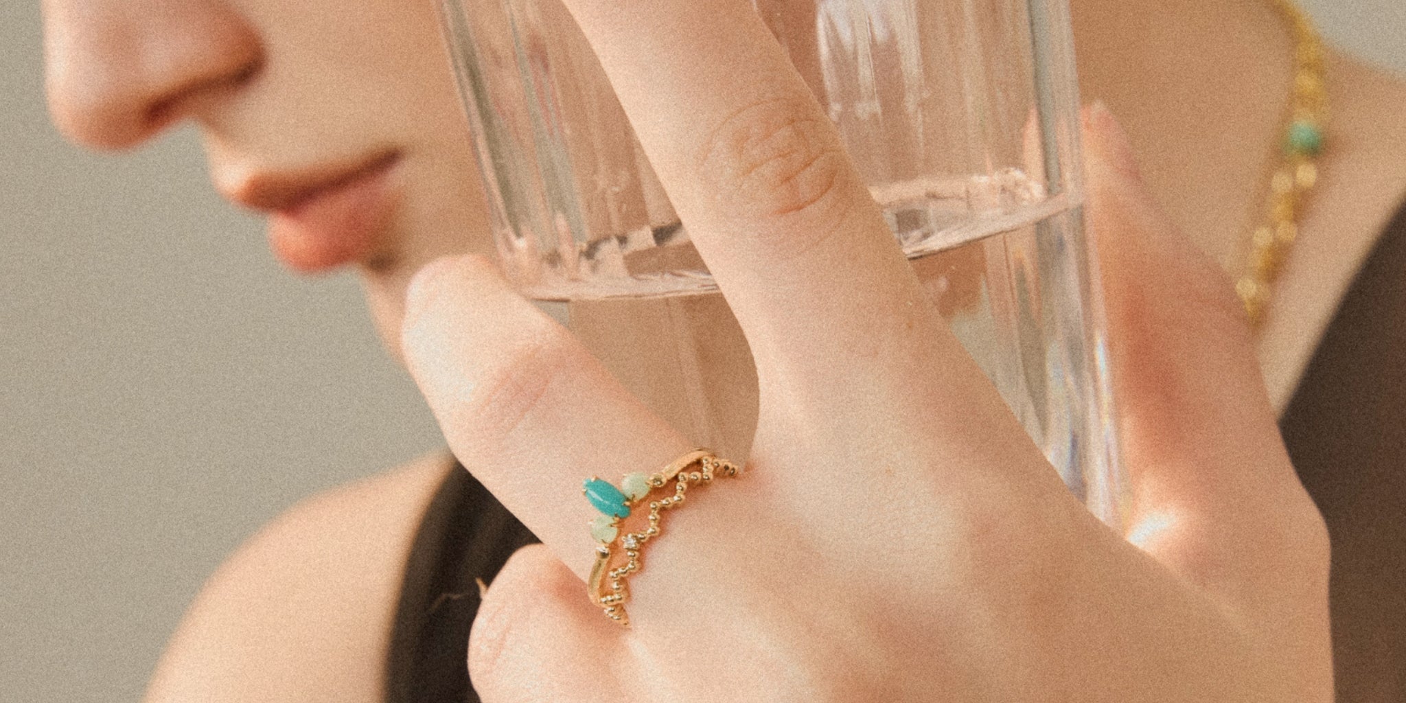 stanza-bloom-three-stone-ring